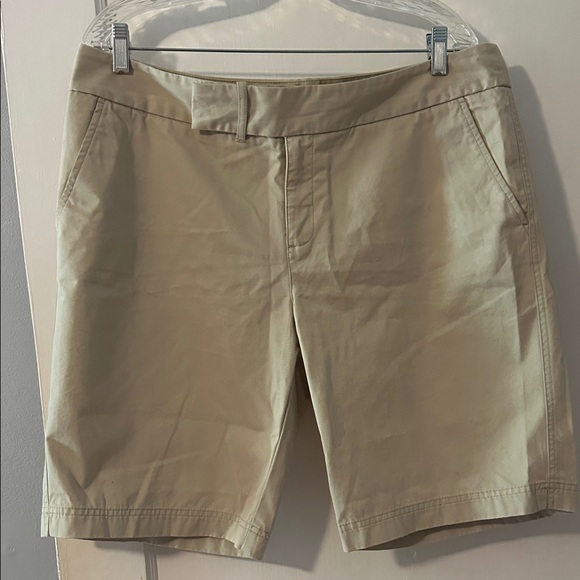 Eddie Bauer Women's Vashon Khaki Shorts, Size 14 - Picture 1 of 6
